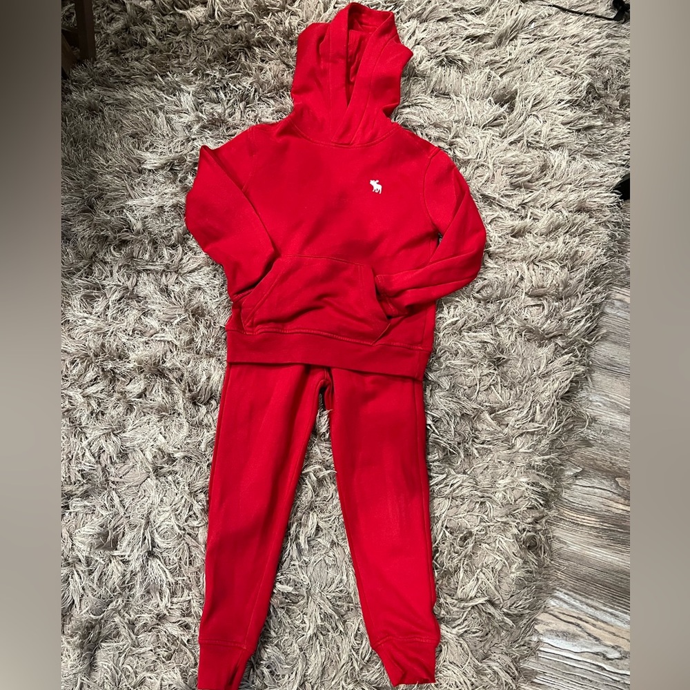 Abercrombie Essential Sweatsuit Boys in Red Size 7/8